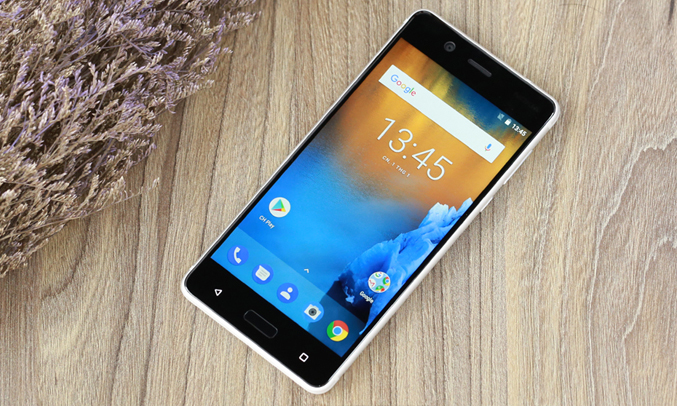 Điện thoại Nokia 5 màu bạc sử dụng hệ điều hành Android