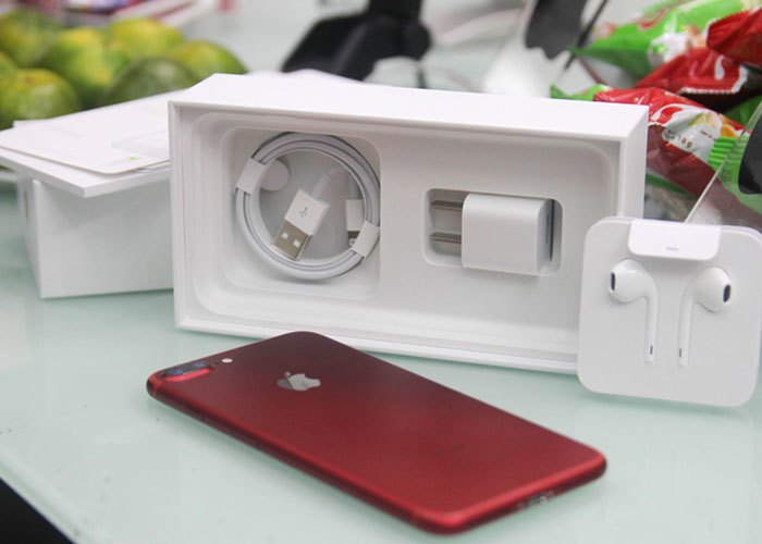 iPhone 7 Plus 128GB Red có tai nghe không dây