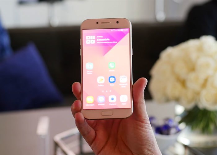 Điện thoại Samsung Galaxy A7 2017 màu hồng với màn hình FHD cực nét