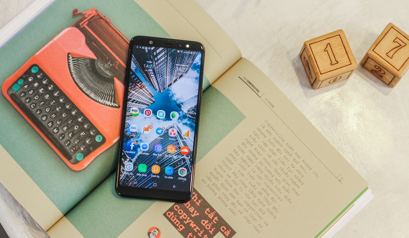 Samsung Galaxy A6 màu vàng (2018) thiết kế hiện đại, ấn tượng