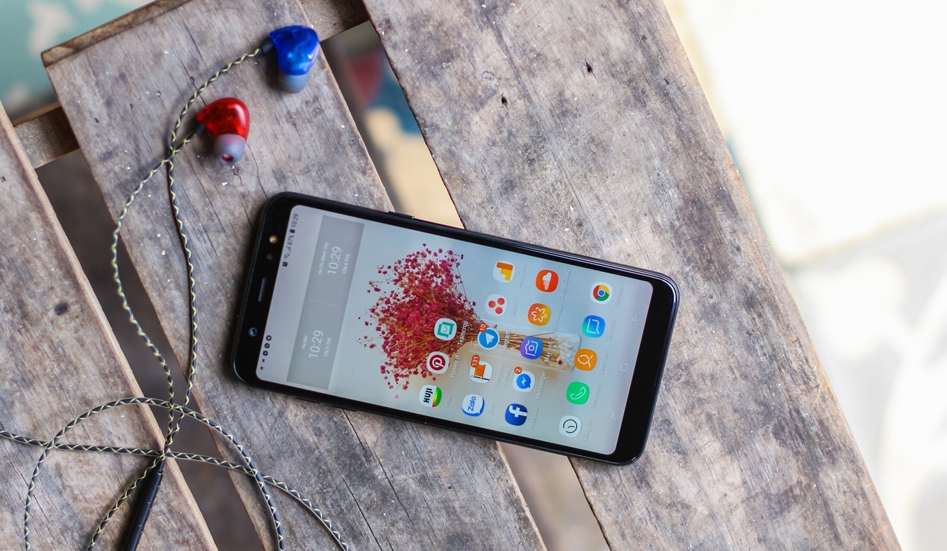 Samsung Galaxy A6 màu xanh (2018) thiết kế sang trọng bắt mắt