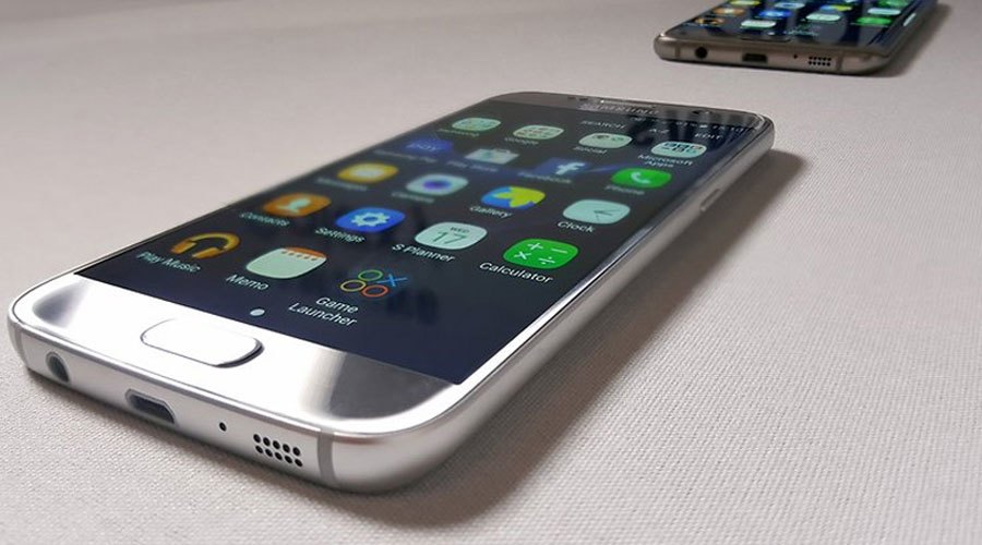 Điện thoại Samsung Galaxy S7 với màn hình Super AMOLED cực nét