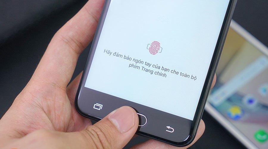 Điện thoại Samsung Galaxy J5 Prime (đen) trang bị bảm biến vân tay