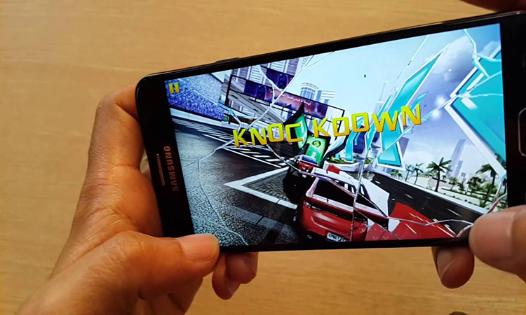 Pin khủng chơi game trên Samsung Galaxy J7 Prime
