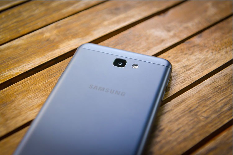 Điện thoại Samsung Galaxy J7 Prime đen thiết kế thân kim loại cao cấp