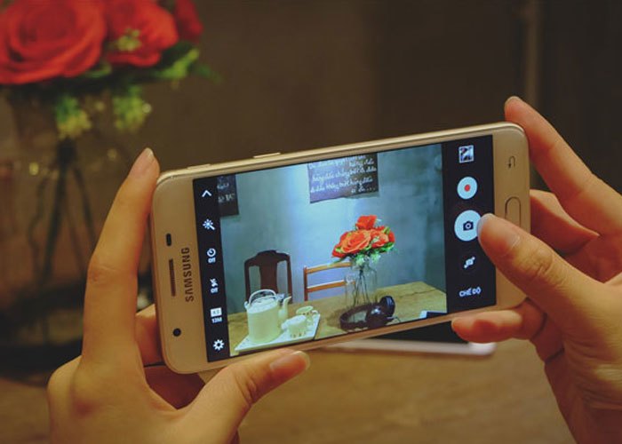 Điện thoại Samsung Galaxy J5 Prime (trắng vàng) trang bị camera cao cấp