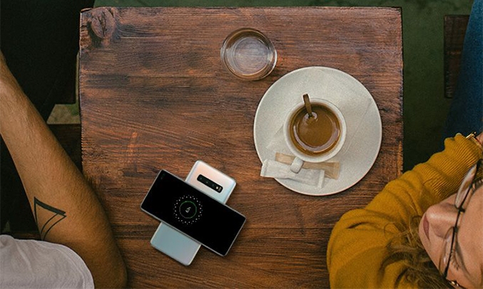 Samsung Galaxy S10+ sạc ngược không dây