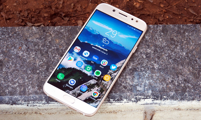 Điện thoại Samsung Galaxy J7 Pro Vàng được trang bị màn hình 5.5 inches