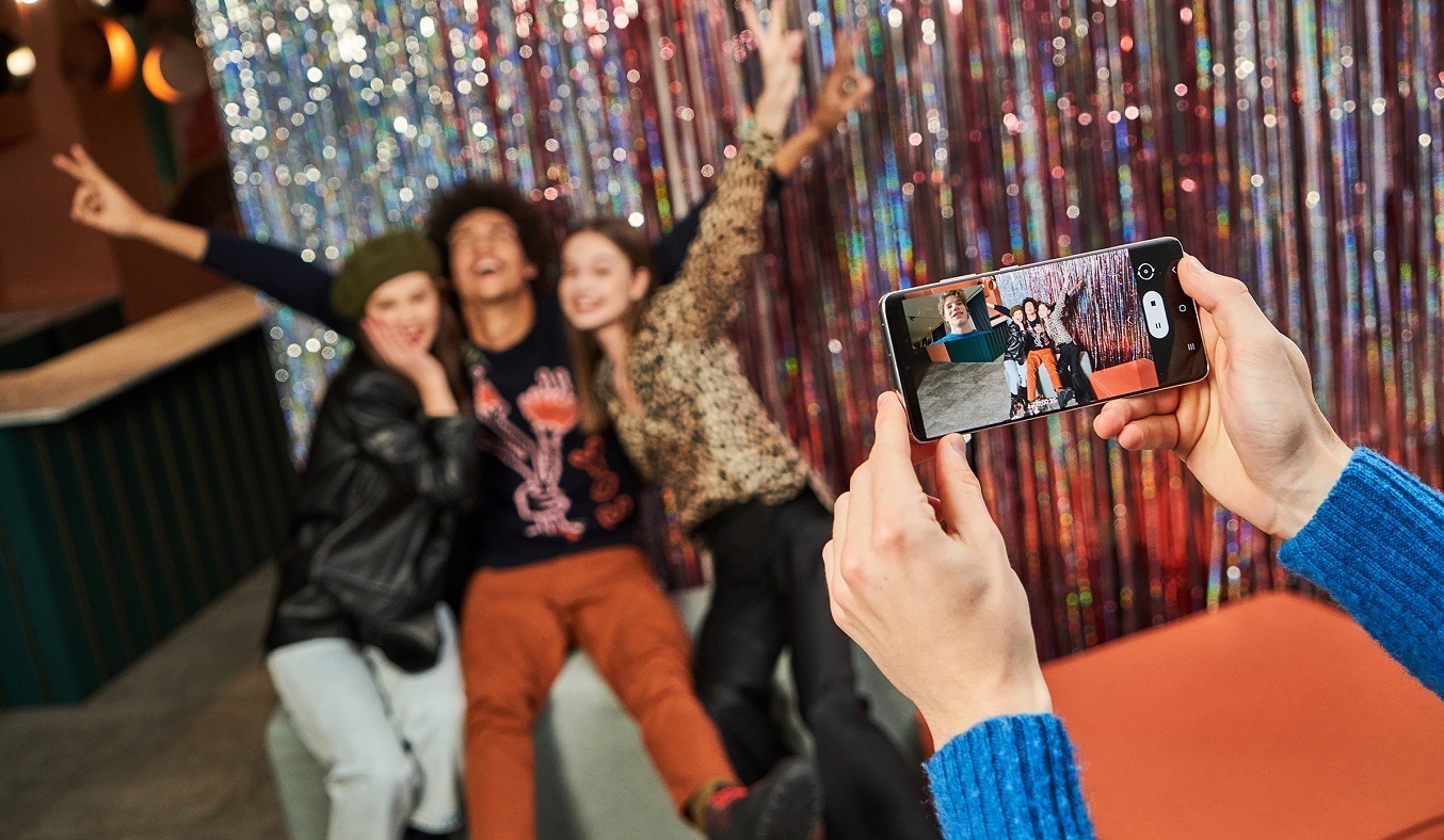 Điện thoại Samsung Galaxy S21 Plus 5G 8GB/256GB Đen - Quay video chuyên nghiệp