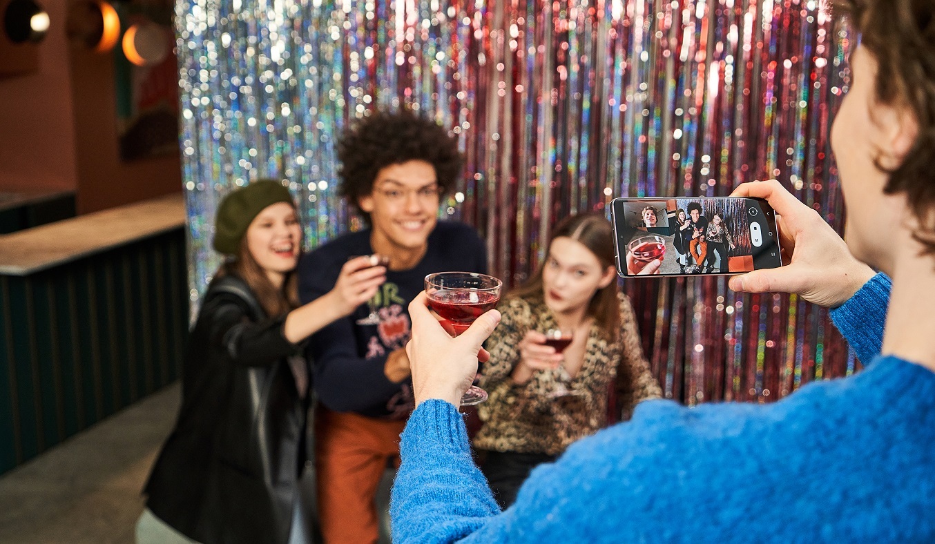 Điện thoại Samsung Galaxy S21 Plus 5G 8GB/128GB Bạc - Quay video chuyên nghiệp