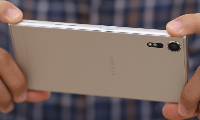 Điện thoại Sony Xperia XZs màu bạc cấu hình mạnh mẽ