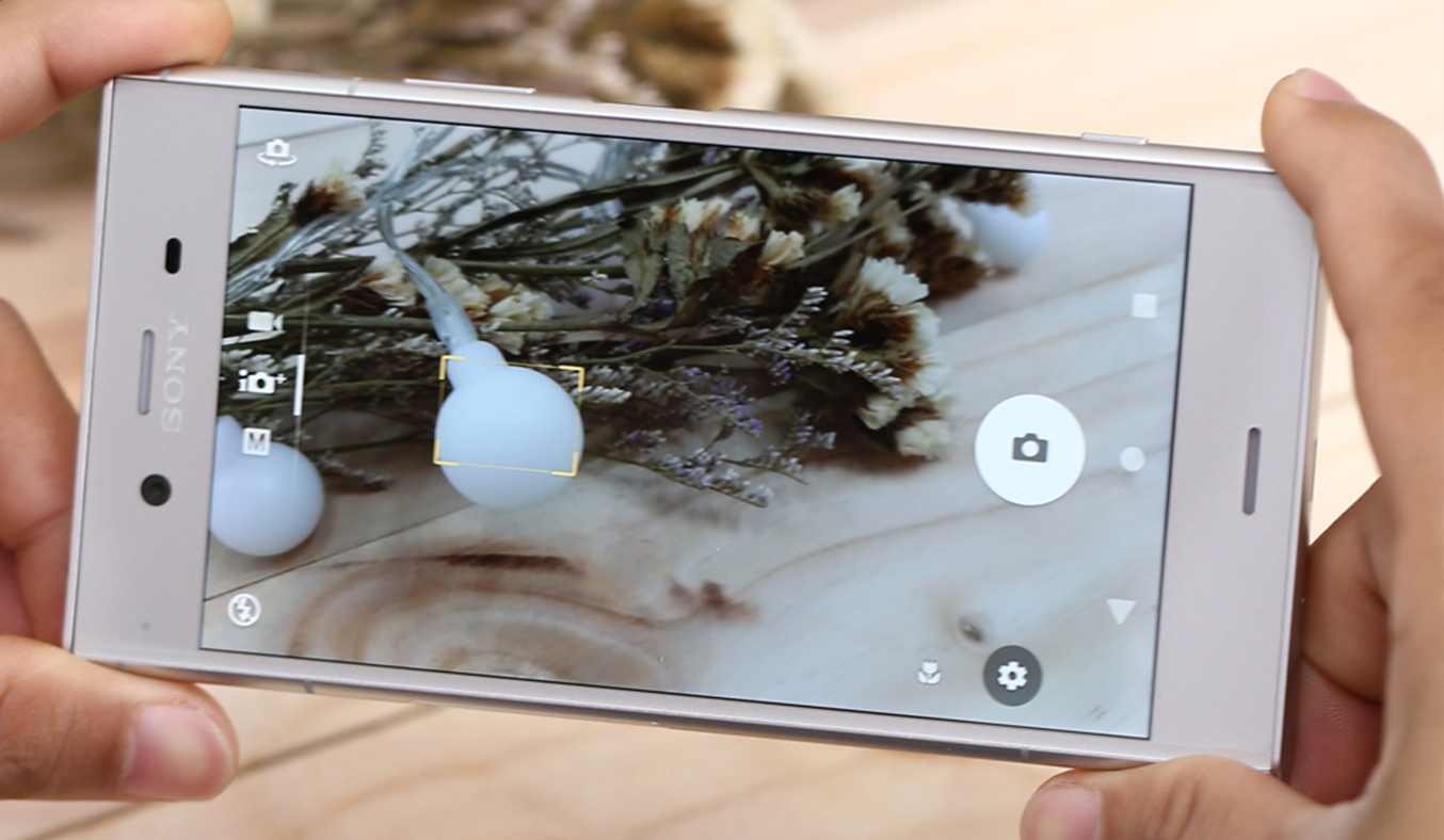Điện thoại di động Sony Xperia XZ1 màu bạc camera cực nét