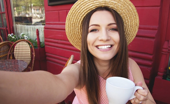 Điện thoại di động Vivo V7 Plus vàng camera tuyệt vời