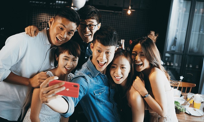 Điện thoại Vsmart Star Cam San Hô