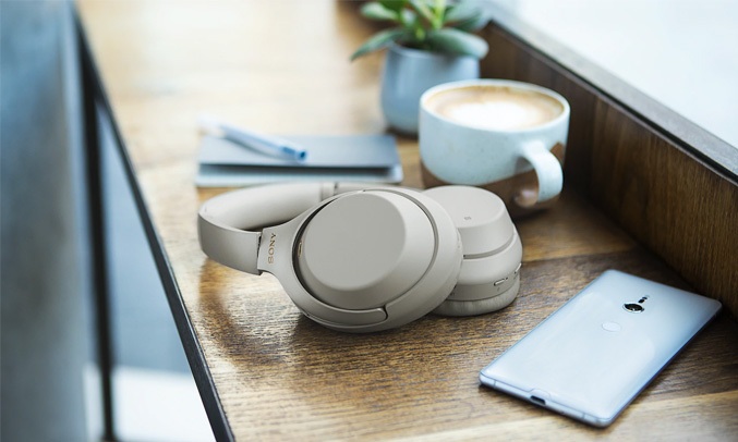 Tai nghe Bluetooth Sony WH-1000XM3 sở hữu công nghệ chống ồn tiên tiến nhất của chúng tôi từ trước đến nay với miếng đệm tai mềm vừa khít và Bộ xử lý chống ồn HD QN1.