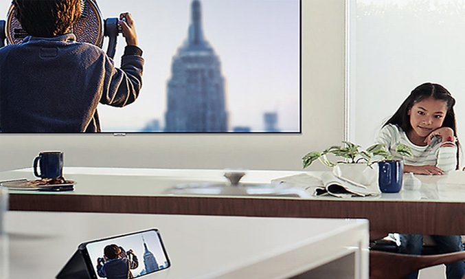 Tivi QLED Samsung 65 inch QA65Q8CNAKXXV có thể đồng bộ kết nối với điện thoại