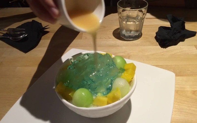 Thưởng thức món mì kem lạnh ngon lành