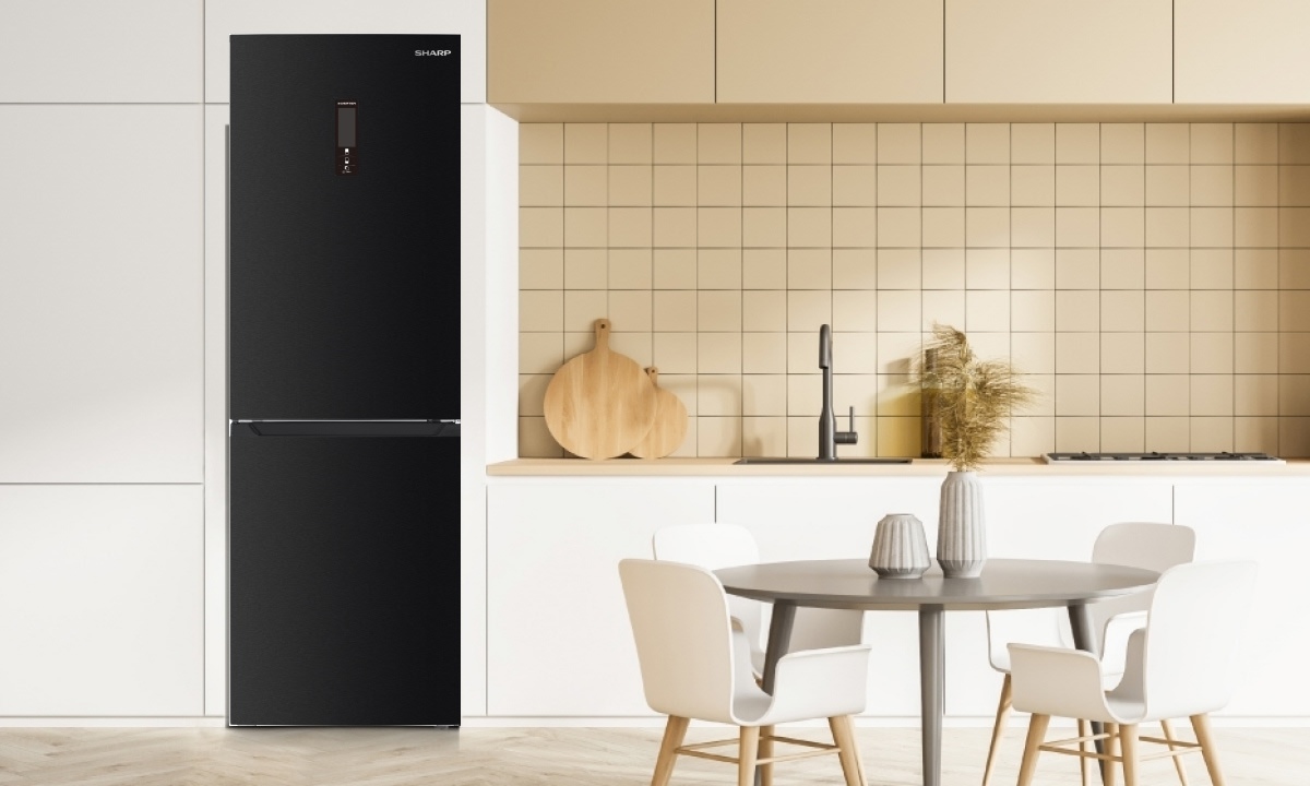 Thiết kế hiện đại, sang trọng và tiện dụng Tủ lạnh Sharp Inverter 323 lít SJ-BF330V-DG sở hữu thiết kế 2 cửa thanh lịch với tông màu đen xám thời thượng, mang lại vẻ sang trọng cho không gian bếp. Bố trí ngăn đông phía dưới giúp thao tác lấy thực phẩm tươi hằng ngày trở nên dễ dàng và thuận tiện hơn. Với dung tích 323 lít, tủ phù hợp cho gia đình 3 – 4 người, đáp ứng đầy đủ nhu cầu lưu trữ thực phẩm trong sinh hoạt hằng ngày.