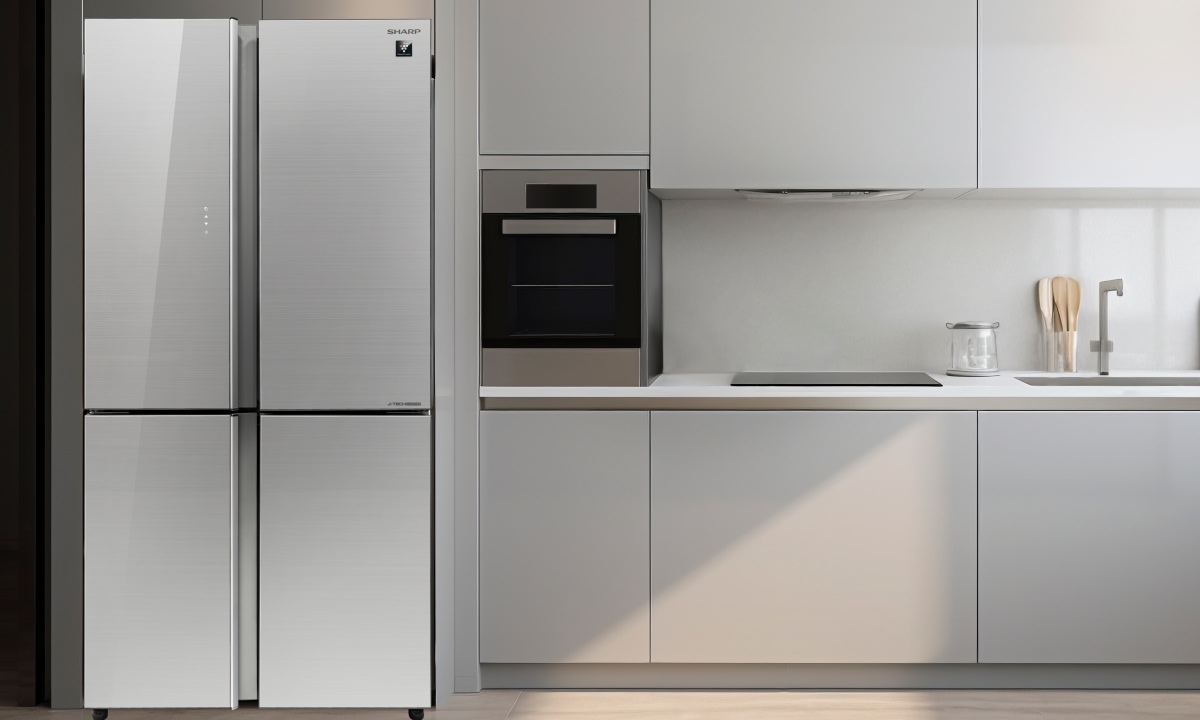 hiết kế mặt gương bạc sang trọng, tôn vinh không gian sống hiện đại Tủ lạnh Sharp Inverter 572 lít SJ-FXP650VG-SL nổi bật với gam màu bạc mặt gương cao cấp, mang lại vẻ đẹp hiện đại và tinh tế cho gian bếp. Thiết kế đường nét phẳng tinh giản, kết hợp cùng tay nắm ẩn sang trọng, không chỉ thẩm mỹ mà còn dễ dàng vệ sinh, phù hợp với phong cách sống cao cấp.