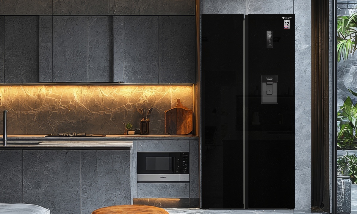 Thiết kế hiện đại, sang trọng và tiện dụng Tủ lạnh Sharp Inverter 323 lít SJ-BF330V-DG sở hữu thiết kế 2 cửa thanh lịch với tông màu đen xám thời thượng, mang lại vẻ sang trọng cho không gian bếp. Bố trí ngăn đông phía dưới giúp thao tác lấy thực phẩm tươi hằng ngày trở nên dễ dàng và thuận tiện hơn. Với dung tích 323 lít, tủ phù hợp cho gia đình 3 – 4 người, đáp ứng đầy đủ nhu cầu lưu trữ thực phẩm trong sinh hoạt hằng ngày.