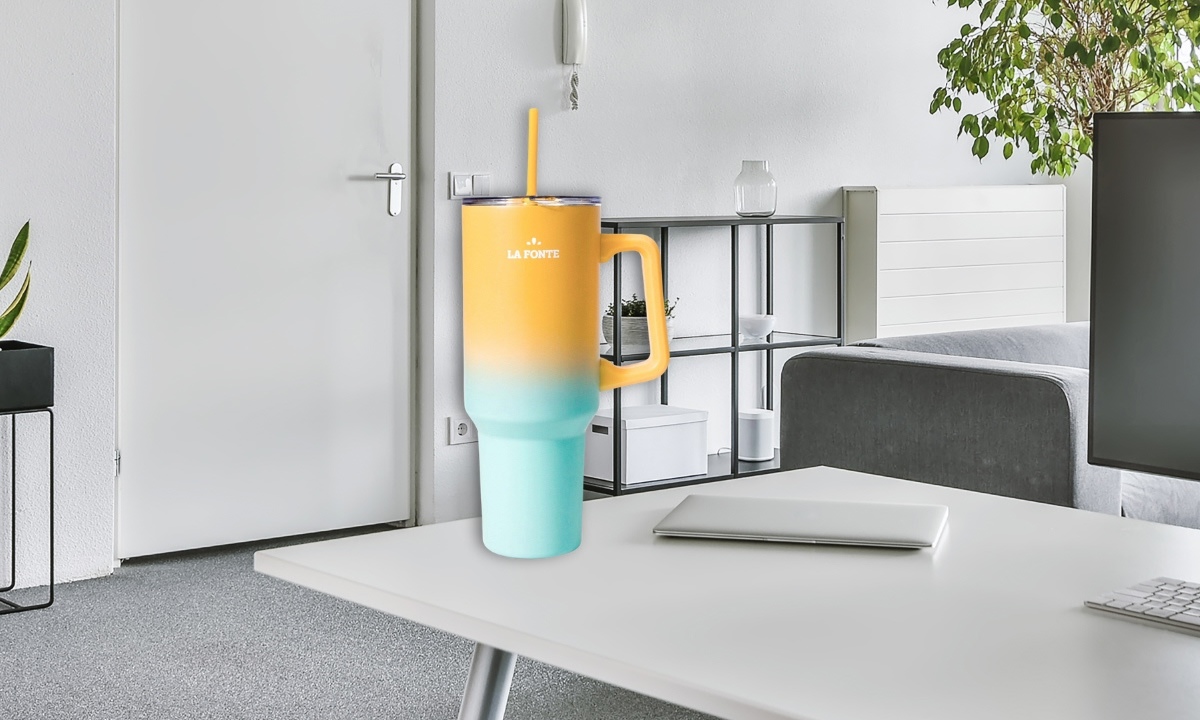 Chất liệu inox 304 cao cấp Thân ly được làm từ inox 304 bền bỉ, an toàn tiếp xúc thực phẩm, kết hợp lớp cách nhiệt chân không giúp giữ nhiệt hiệu quả hơn đồng thời đảm bảo độ bền theo thời gian.