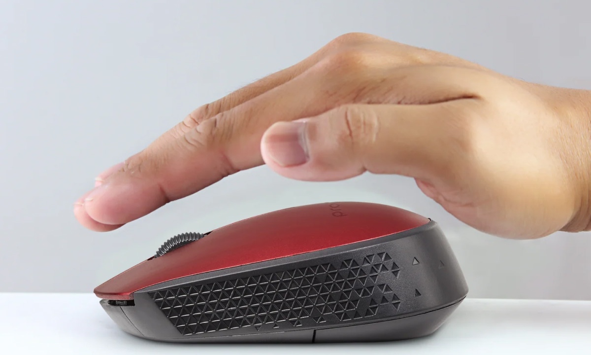 Chuột vi tính không dây Prolink PMW5008 mang đến trải nghiệm sử dụng tiện lợi và thoải mái cho cả người thuận tay trái lẫn tay phải. Thiết kế công thái học với đường cong vừa vặn lòng bàn tay giúp bạn thao tác nhẹ nhàng, hạn chế mỏi cổ tay khi làm việc lâu.