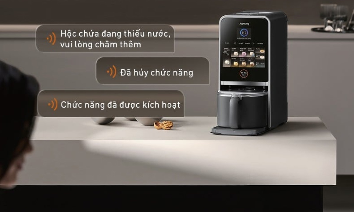 Trợ lý giọng nói thông minh Tích hợp công nghệ trợ lý giọng nói tiếng Việt thân thiện, Joyoung JSCB-K7 PRO giúp hướng dẫn chi tiết thao tác nấu, nhắc nhở khi hoàn tất và thông báo sự cố nếu có. Mọi quy trình đều được truyền đạt rõ ràng – tiện lợi cho người mới sử dụng hoặc người lớn tuổi, giúp việc nấu sữa hạt trở nên dễ dàng và thú vị hơn bao giờ hết.