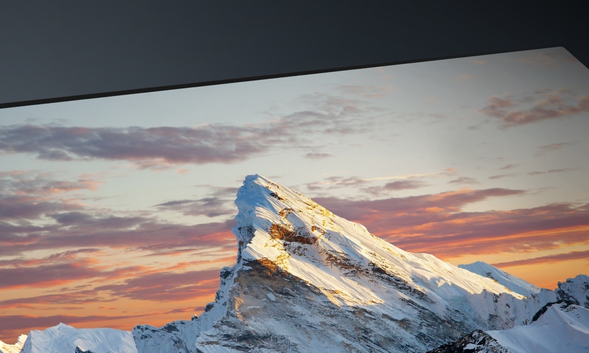 Công nghệ Picture Optiminer và Color Re Master Tivi tự động tối ưu độ tương phản, tái tạo màu sắc chuẩn xác giúp hình ảnh trở nên rực rỡ và gần với thực tế hơn, nâng cao trải nghiệm giải trí mỗi ngày.