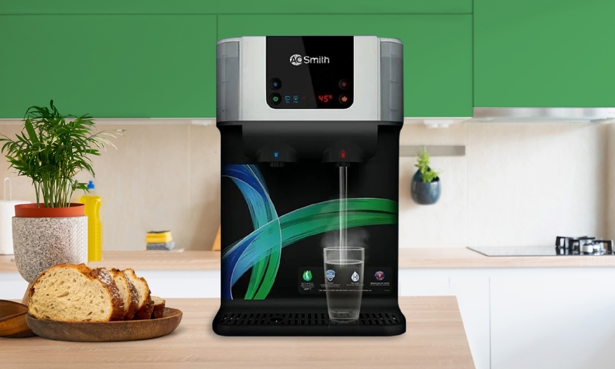 Máy lọc nước nóng nguội AO Smith ECO-AOC75PUR – Nước tinh khiết, an toàn và tiện nghi cho cả gia đình Thiết kế hiện đại, gọn gàng phù hợp nhiều không gian bếp hoặc phòng sinh hoạt, cung cấp nguồn nước sạch, tinh khiết, có thể uống trực tiếp. Máy tích hợp đầy đủ tính năng nóng, ấm và thường, đáp ứng nhu cầu đa dạng của gia đình, từ pha trà, cà phê đến uống trực tiếp, kết hợp hệ thống lọc tiên tiến đảm bảo an toàn sức khỏe cho mọi thành viên.
