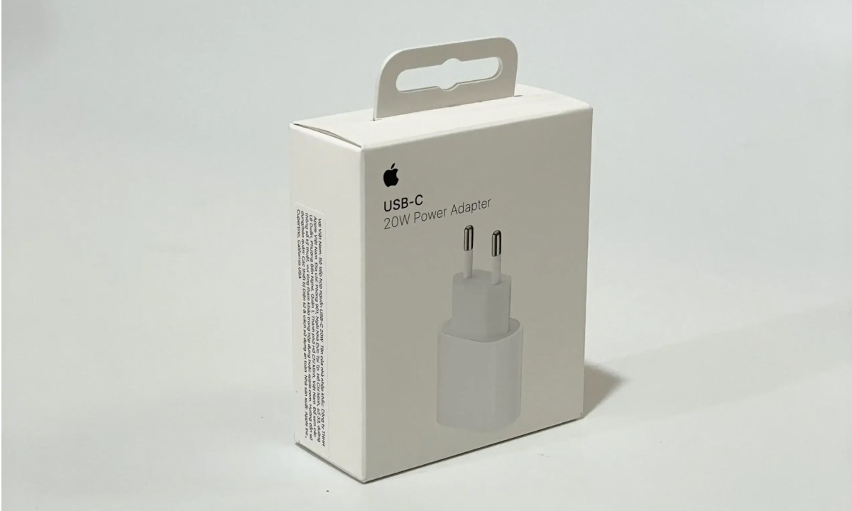 rang bị cổng sạc Type-C hiện đại, dễ dàng kết nối với các loại cáp USB-C to Lightning hoặc USB-C to USB-C, sạc được điện thoại, iPad, tai nghe AirPods và nhiều thiết bị khác.