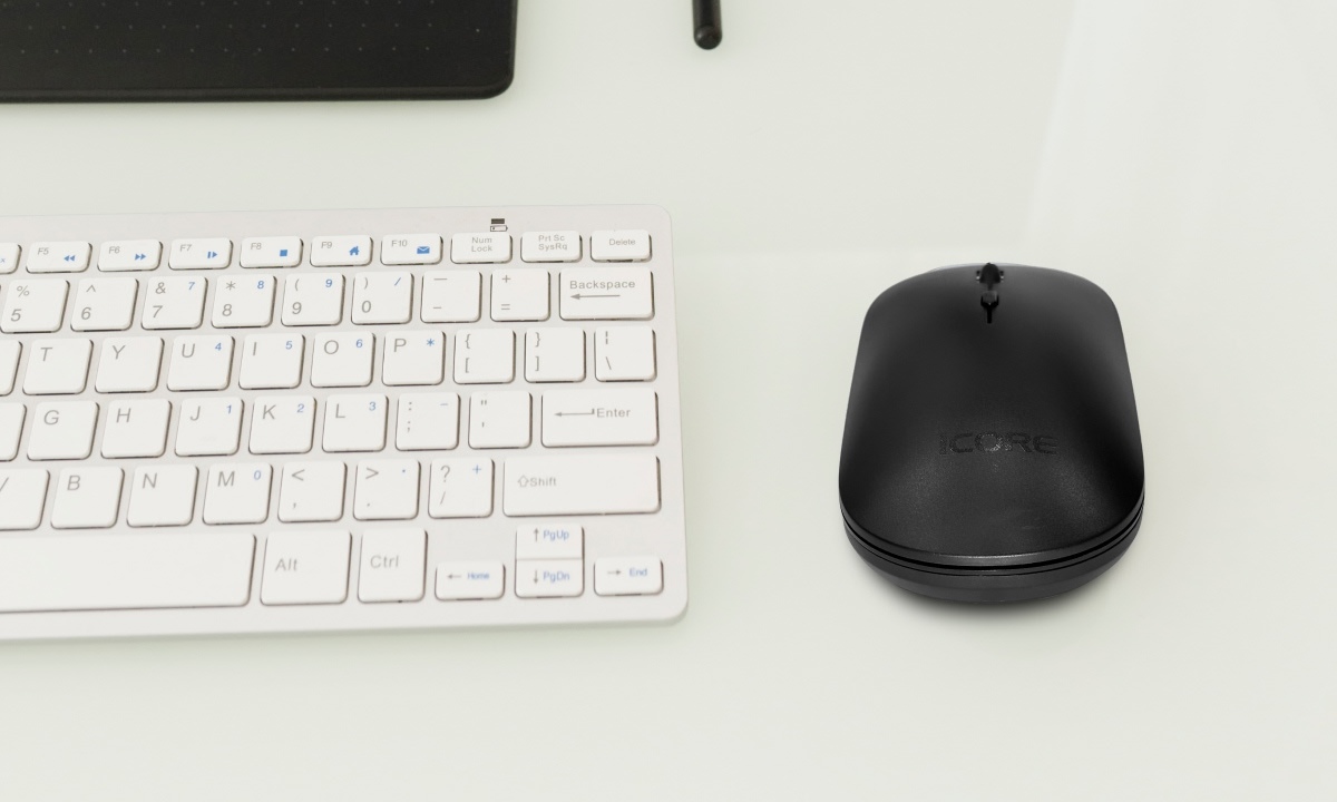 Thiết kế năng động, thoải mái cầm nắm Chuột vi tính không dây Icore IM02 Đen mang kiểu dáng gọn gàng, đường cong ôm tay giúp người dùng thao tác thoải mái suốt thời gian dài. Lớp vỏ nhựa bền nhẹ không chỉ giúp giảm trọng lượng mà c