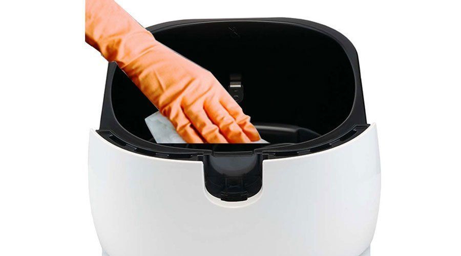 Do thiết kế chiên không dùng dầu/mỡ nên việc vệ sinh, chùi rửa rất dễ dàng và nhanh chóng