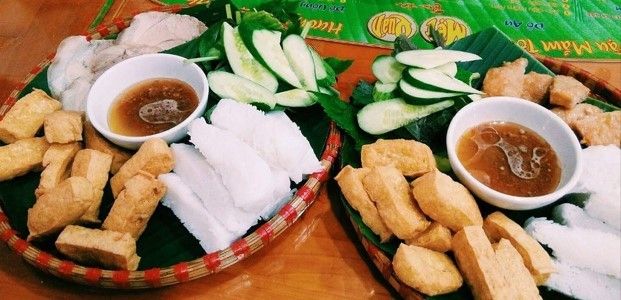 Mẹt Quán là quán bún đậu mắm tôm nổi tiếng ở quận 10