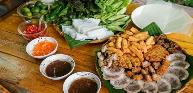 Bún đậu Hảo Quán giá rẻ nằm trong khu chung cư sầm uất của Sài Gòn