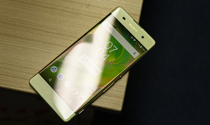Xperia XA vàng sở hữu dung lượng pin lớn