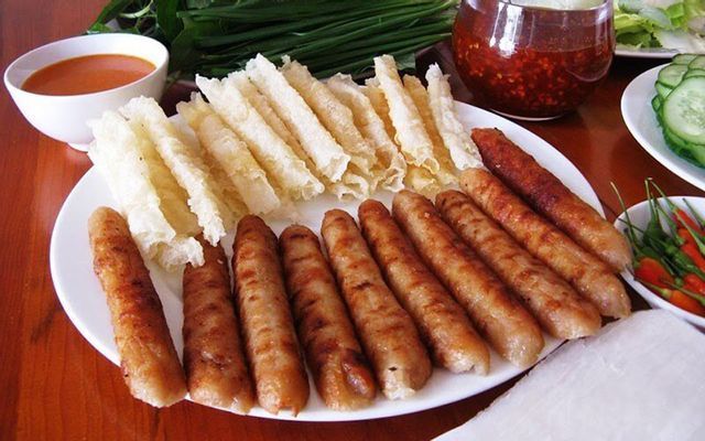 nem nướng Ngọc Yến thơm ngon hơn khi ăn cùng với nước chấm đặc biệt