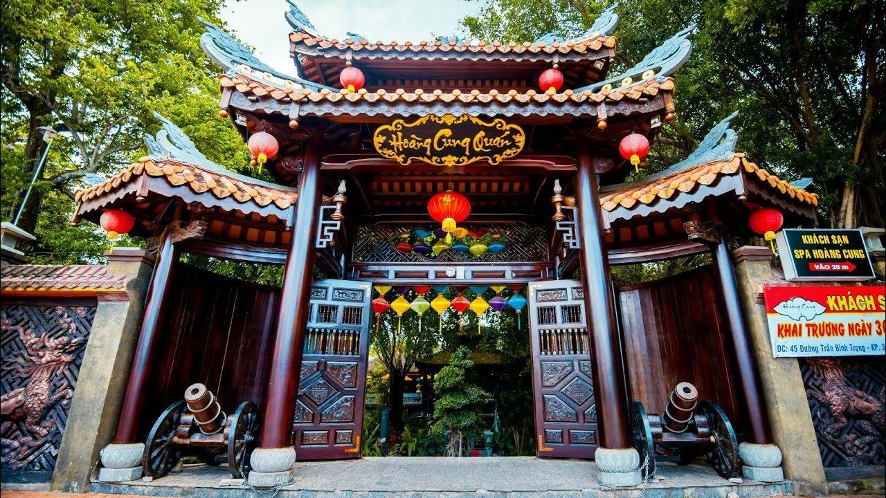 Hoàng cung quán với phong cách trang trí độc đáo nhiều góc đẹp cho các bạn check in sống ảo