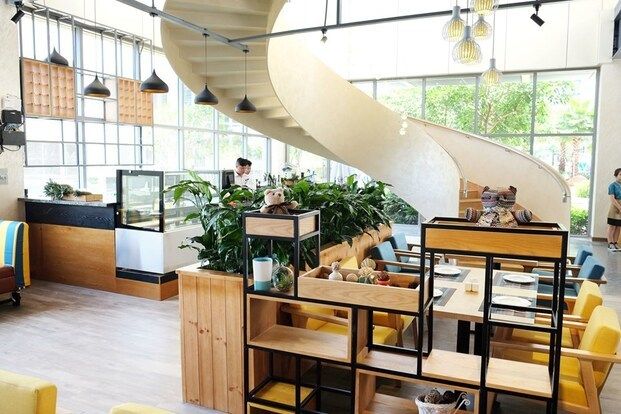 Gam màu trung tính bên trong thiết kế của Good Mood Restaurant