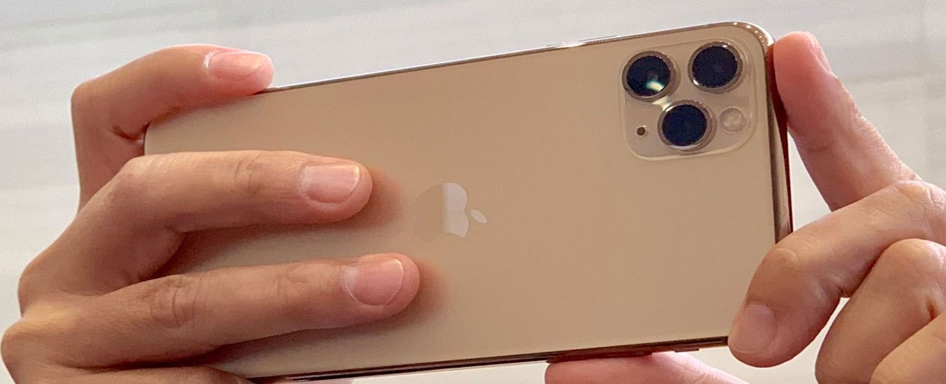 Điện thoại iPhone 11 Pro Max 256GB Vàng Đồng Cụm 3 camera tinh xảo