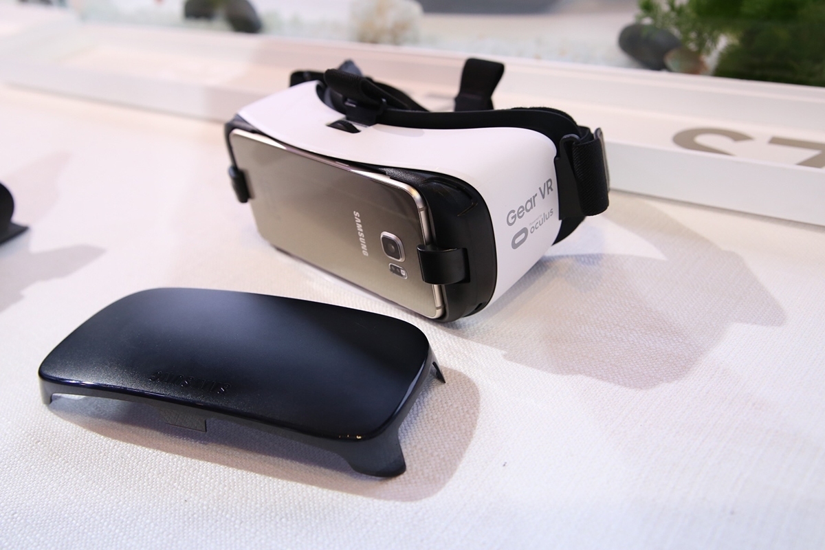 tren-tay-samsung-galaxy-s7-s7-edge-va-gear-vr-vua-ra-mat-tai-viet-nam-4