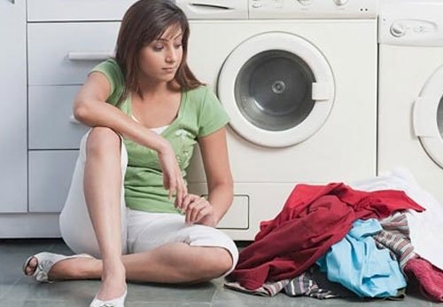 quần-áo-bị-đóng-cặn-bột-giặt-avt