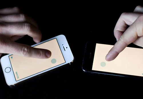 trao-nhau-hanh-dong-lang-man-ca-khi-dang-yeu-xa-khong-con-kho-voi-nhung-ung-dung-cong-nghe-nay-00