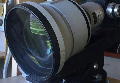 Ống kính Canon 300 mm f/1.8, nặng 1 tấn