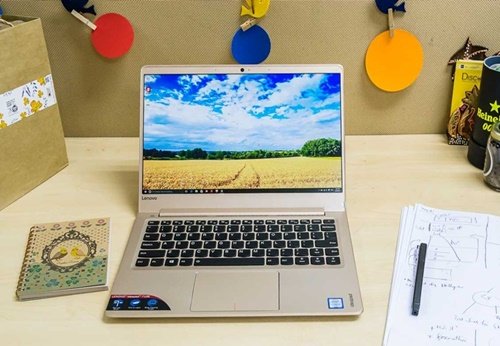 Những chiếc laptop mỏng nhẹ không tưởng tại Nguyễn Kim