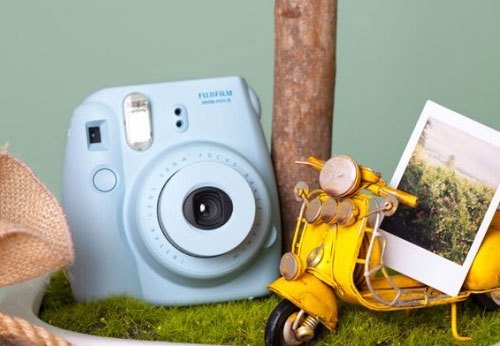 Mua máy chụp ảnh lấy liền cho mùa hè du lịch