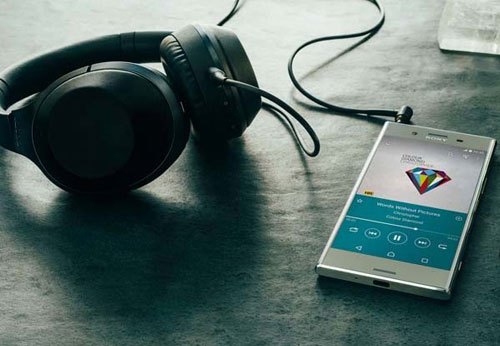 Sony Xperia với thiết kế mạnh mẽ quen thuộc