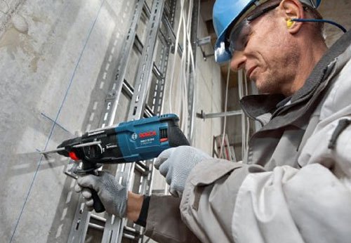 Lưu ý khi sử dụng máy khoan cầm tay để an toàn lao động