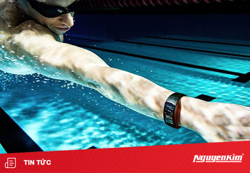 Gear Fit2 Pro chống nước chuẩn 5ATM