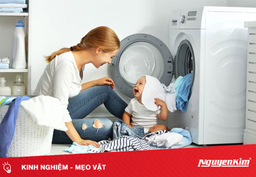 Cho bao nhiêu quần áo vào máy giặt là phù hợp với khối lượng thiết bị?