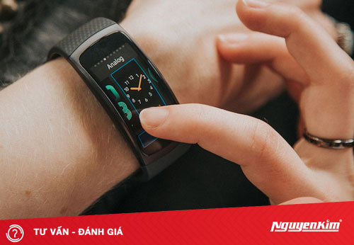 Điểm mặt các tính năng thông minh trên Gear Fit2 Pro